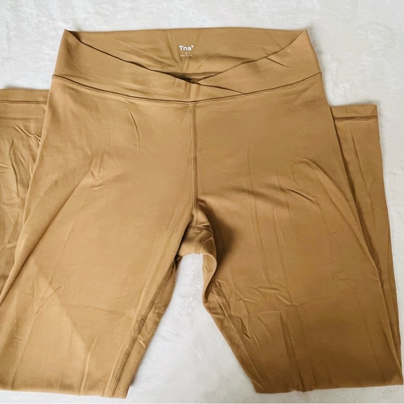 TNA Butter Cheeky Cross Waist Legging - Picture 1 of 5